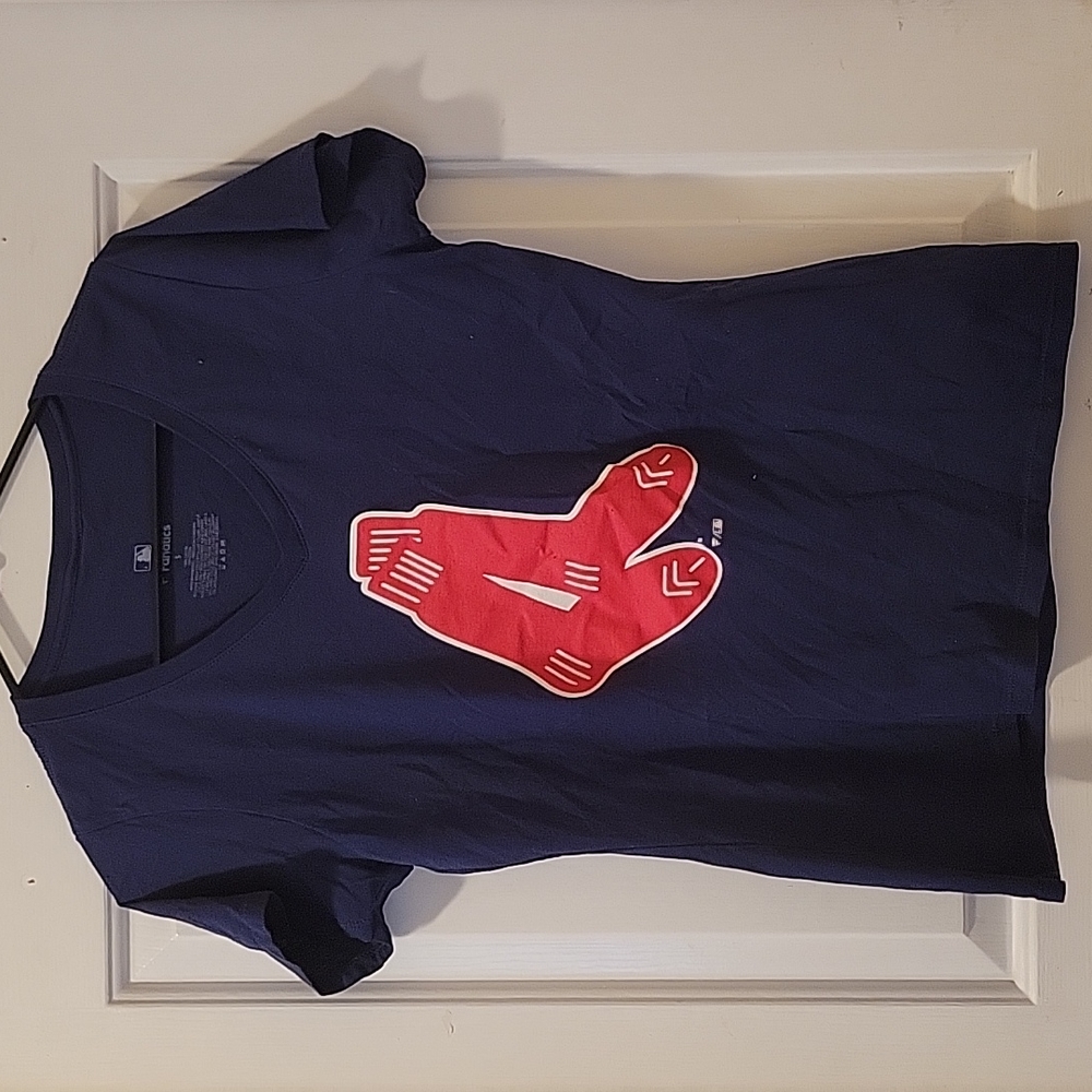 Red socks v-neck shirt size small
